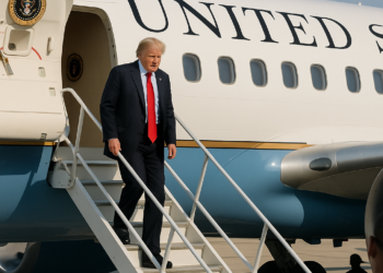 Confirma Trump haber bajado del Air Force One por amenaza
