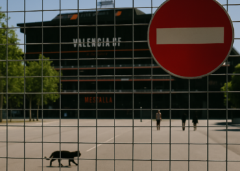 El Valencia ya sufre sus propias restricciones con Arnau Martínez y con el Girona: pide mínimo 6 millones