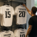 Así luce el vestuario del Madrid con los dorsales de todos los jugadores
