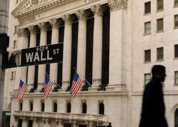 Wall Street opera mixto ante cautela sobre Oriente Medio