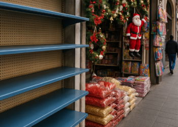 Comercios del centro de Puebla evitan sacar mercancía de Halloween y Navidad de forma anticipada