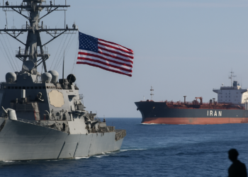 EEUU impide el paso de 100 barcos comerciales tras dos meses del nuevo bloqueo a Irán
