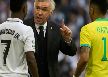 Ancelotti se moja con Vinicius y Raphinha: "Están en momentos diferentes"