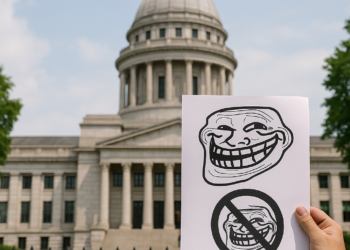 Avalan 'Ley Antimemes' en Senado