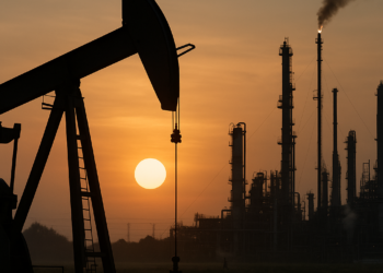 El precio del petróleo subió más de 3% tras los ataques contra infraestructura energética clave en Arabia Saudita
