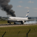 Un avión rumbo a Israel tiene que aterrizar de emergencia tras un presunto ataque: "Nos hemos hecho con el control de los terroristas"