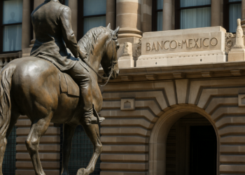 Banxico mantiene tasa y se desmarca de la Fed; dice explícitamente que no reacciona a sus movimientos