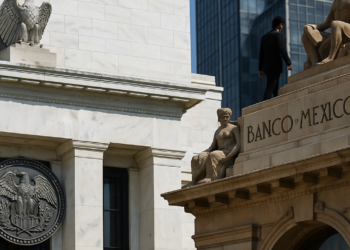 “Banxico no reaccionará mecánicamente a movimientos de la Fed”