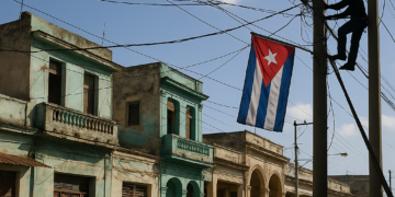 Cuba reconecta la red eléctrica pero siguen los apagones