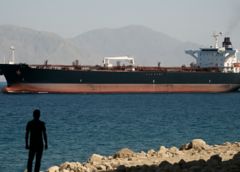 Estados Unidos negó que un petrolero haya impactado una mina en Ormuz y acusó a Irán de atacarlo dos veces