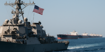 EEUU impide el paso de 100 barcos comerciales tras dos meses del nuevo bloqueo a Irán