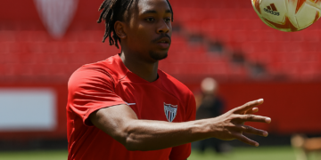 El Sevilla cierra a Félix Correia