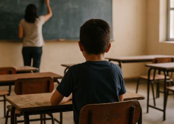Análisis de expertos: Atraso en educación