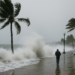 Huracán Polo disminuye su intensidad a categoría 4, pero lluvias golpean la costa de México