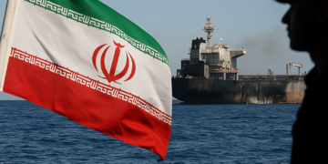Irán pospone conversaciones entre Teherán y sus vecinos tras el ataque a un buque mercante iraní