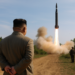 El dictador Kim Jong Un supervisó pruebas de misiles hipersónicos y un nuevo sistema de armas de “gran importancia”