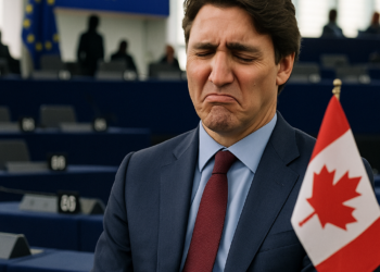 La sonrisa incómoda del primer ministro de Canadá a unos gritos dentro del Parlamento Europeo