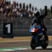 Manu González da un golpe al título de Moto2
