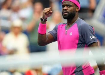 Michelsen cae con Tiafoe con el partido ganado y acaba llorando en sus hombros