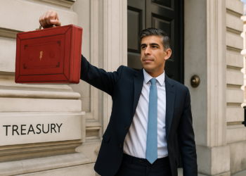 El ministro de Finanzas británico presenta su agenda económica de cara al primer presupuesto del Gobierno de Andy Burnham