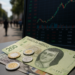 Peso mexicano avanza levemente frente al dólar; mercado espera reunión de Trump y Xi