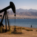 Petróleo cierra con caídas de 3% ante señales de recuperación de los flujos en Oriente Medio