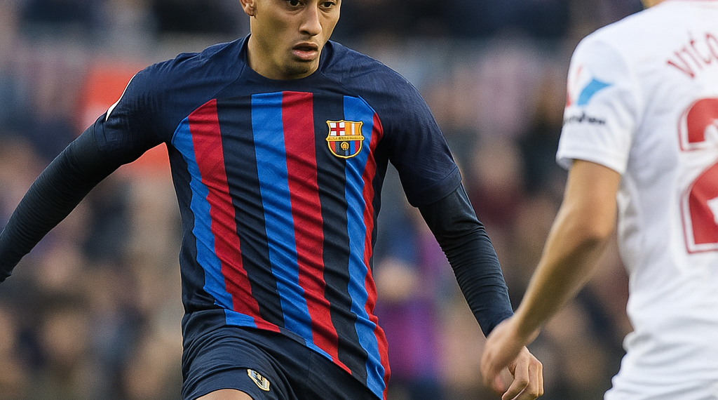 Raphinha firma triplete, Barcelona remonta al Sevilla y se afianza como líder de LaLiga