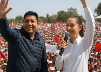 Ricardo Gallardo acompaña a Claudia Sheinbaum en su segundo informe ante 21,000 potosinos