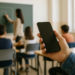 Fija SEP límites a celulares; permite uso educativo