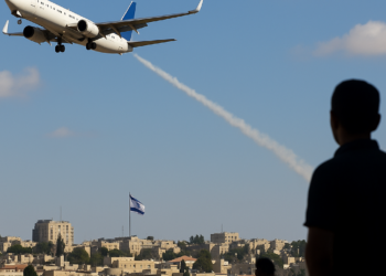Intentan estrellar avión comercial; acusa Netanyahu ataque