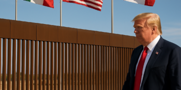Pone Trump, ahora, a México y Canadá como parte de EU