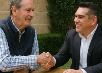 Expresidente Vicente Fox visita la sede nacional del PRI para dialogar con Alejandro Moreno