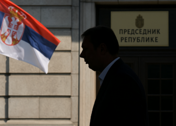Aleksandar Vucic renunció a la presidencia de Serbia para postularse como candidato a primer ministro