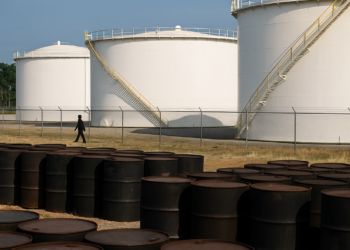Pacta G7 liberar 100 millones de barriles de diésel y crudo