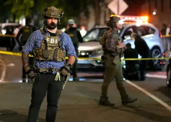 Un agente del ICE dispara a un hombre que iba con un niño de cinco años en el coche en Nueva York