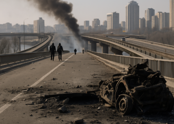 Ataques aéreos rusos paralizan el tránsito en tres puentes de Kiev, en una nueva táctica rusa  de desestabilización