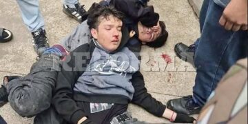 Matan dos ex alumnos a maestra  en secundaria