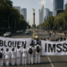 Bloquean trabajadores del IMSS Paseo de la Reforma