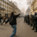 Se enfrentan estudiantes contra policías en París