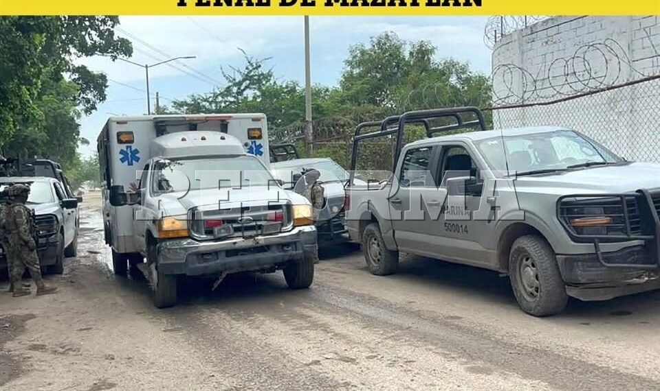 Mueren 9 reos en riña y un menor visitante
