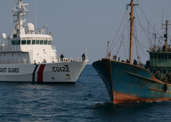 La Guardia Costera de Taiwán expulsó con cañones de agua a un pesquero chino cerca de las islas Pratas