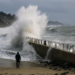Azotan fuertes olas a California, amenazado por tormenta