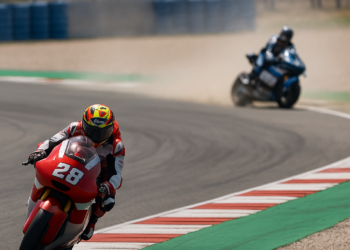 Izan Guevara aprovecha una avería de Manu González para apretar Moto2