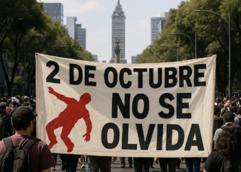 Marchan en conmemoración del 58 aniversario del 2 de octubre