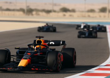 Un implacable Max Verstappen se impone en Bahréin