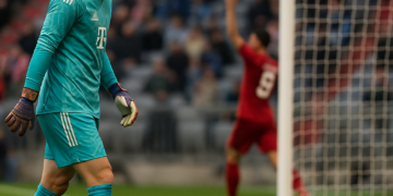 Una pifia histórica de Neuer acaba en el gol más rápido de la Bundesliga... ¡¡a los 8 segundos!!