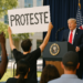 Interrumpen manifestantes discurso de Trump en San Antonio