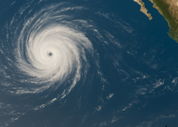 Rachel se degrada a categoría 1 y se aleja lentamente de México