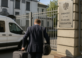 Rusia insta a diplomáticos y extranjeros a abandonar Kiev y anuncia ataques masivos