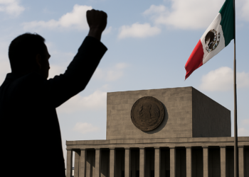 El año tres y el margen del poder